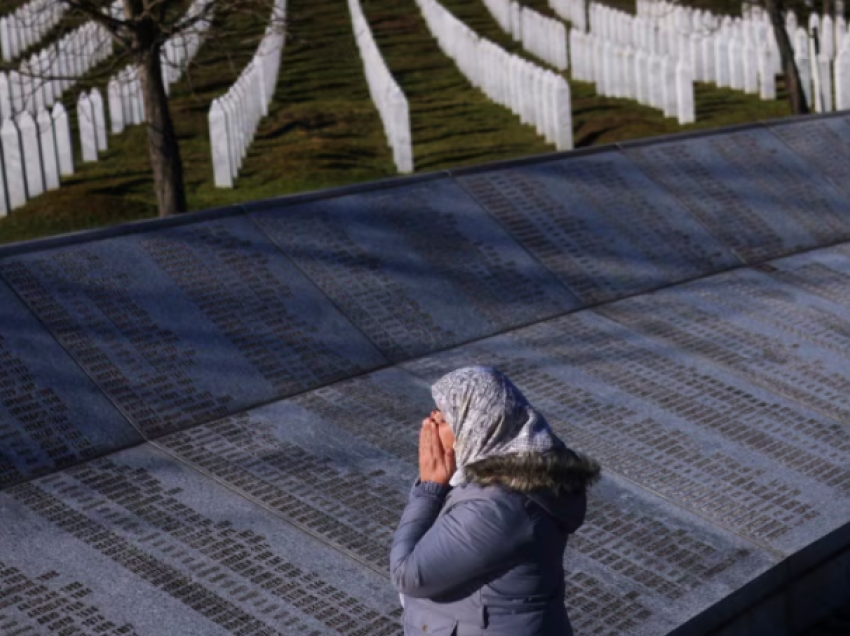 Mohimi i gjenocidit të Srebrenicës mban plagët të hapura për të mbijetuarat