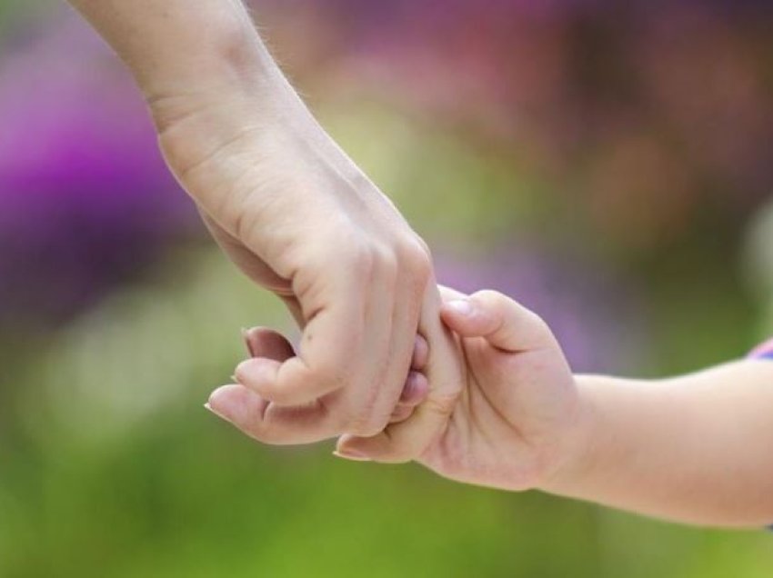 Holanda nuk do t’i lejojë më birësimet ndërkombëtare