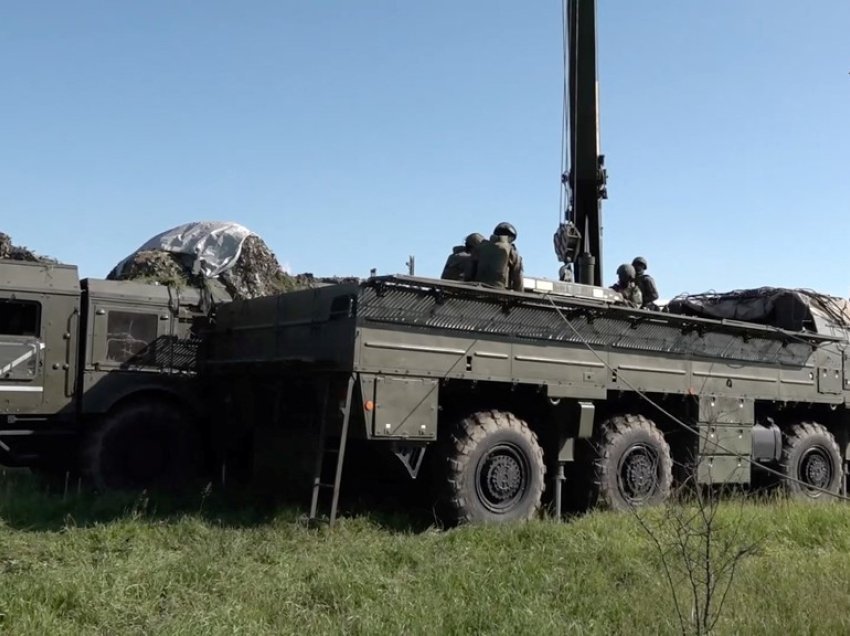 LIVE: Rusia njoftoi publikisht se filloi stërvitjet me armë bërthamore - Ukrainasit sulmojnë luftanijen ruse në Krime