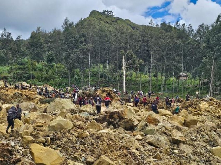 Më shumë se 300 të vdekur nga rrëshqitja e dheut në Papua New Guinea