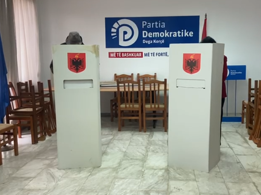 Demokratët e Korçës zgjedhin sot kryetarin e ri të PD, nis procesi i votimit