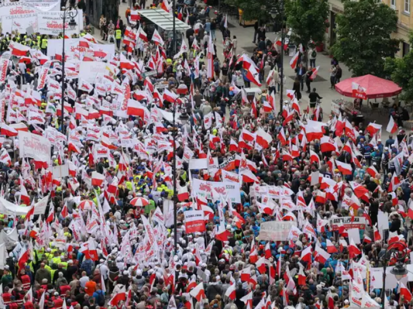 Një hap prapa pas protestave