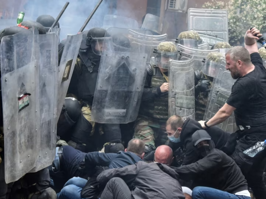 Një vit prej kur Zveçanin e mori “flaka” e protestuesve serb