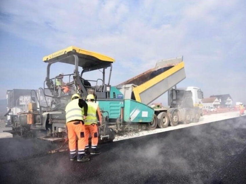 Rruga Prishtinë – Mitrovicë, asfaltohet njëri drejtim i segmentit Lug i Madh – Maxhunaj