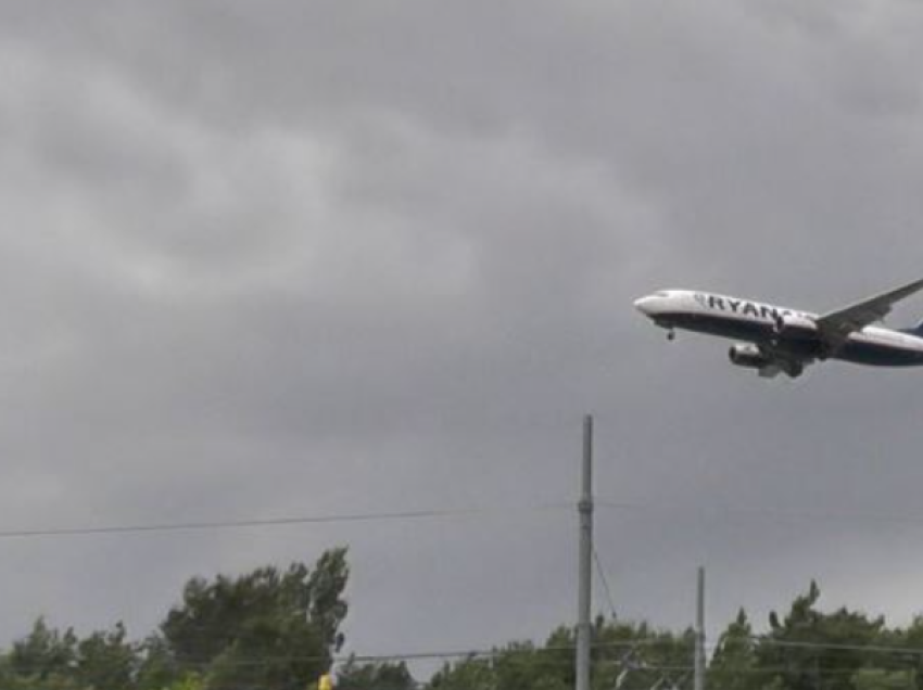 Zjarr në avionin e nisur nga Bolonja, bën ulje emergjente