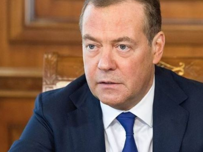 Medvedev: Armët e NATO-s do të goditen në çdo vend nga ku mund të sulmohet Rusia