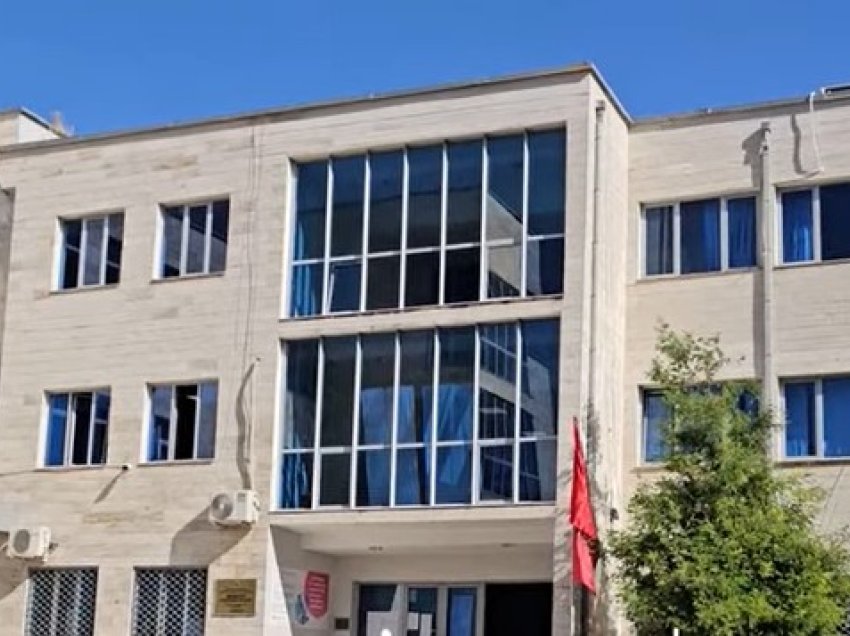 Elbasan, arrestohen 7 pedagogë/ Dyshohet se merrnin para nga studentët, në pranga edhe sekseri