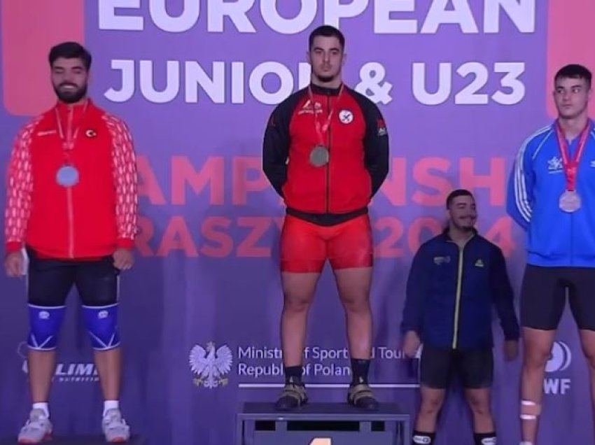 Peshëngritësi shqiptar shpallet nënkampion në Europë, fiton 3 medalje