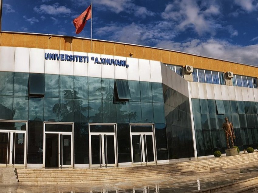 U merrnin para studentëve në këmbim të notës, detaje nga shoqërimi i pedagogëve të Universitetit të Elbasanit!