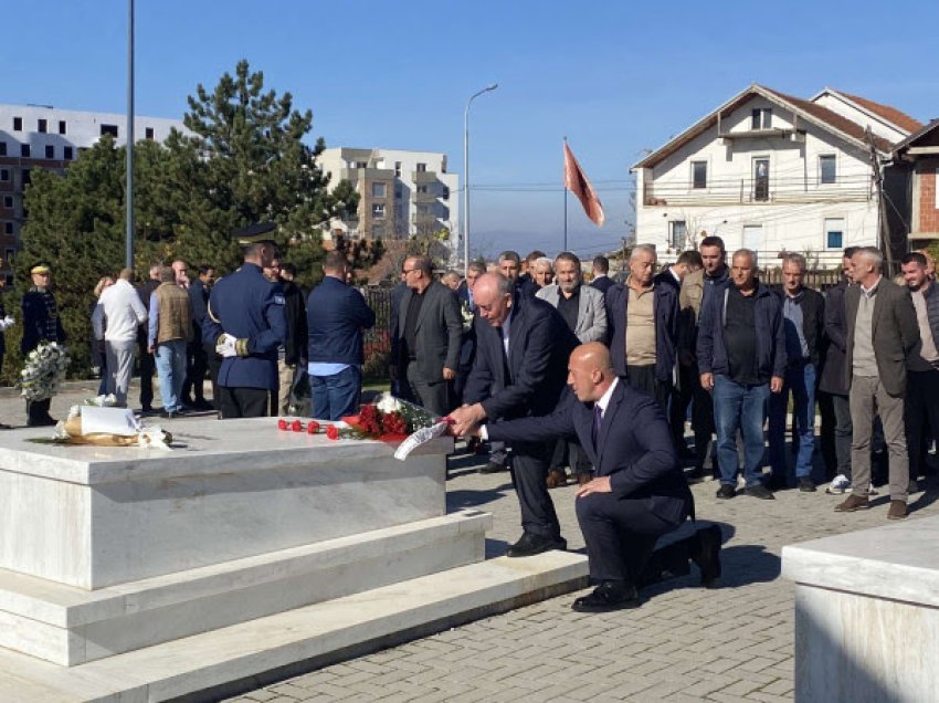 ​Haradinaj kujton heronjtë Zhitia dhe Fazliu: Nuk do të ndalemi për ta forcuar lirinë