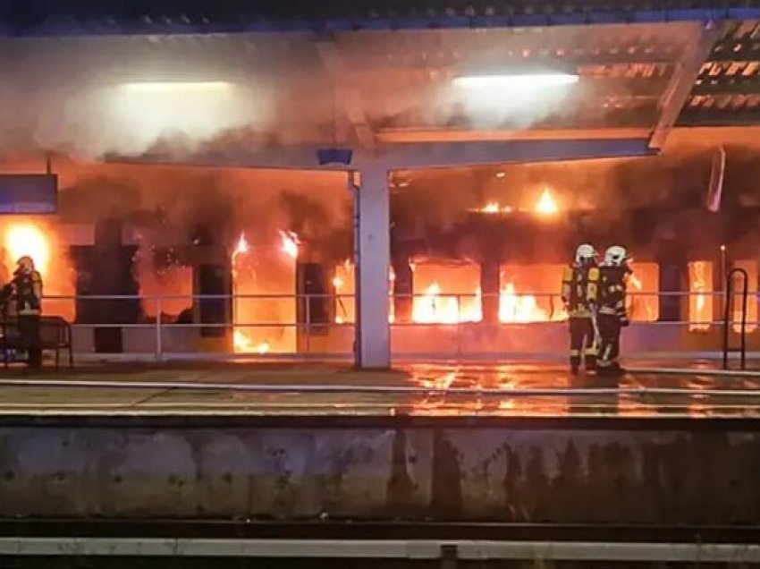 Një zjarr i madh shkatërroi një tren pasagjerësh në Berlin – mediat sjellin detaje dhe pamje