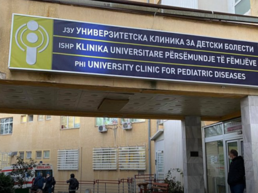 Vdes foshnja tetë ditëshe në Klinikën e Fëmijëve në Shkup