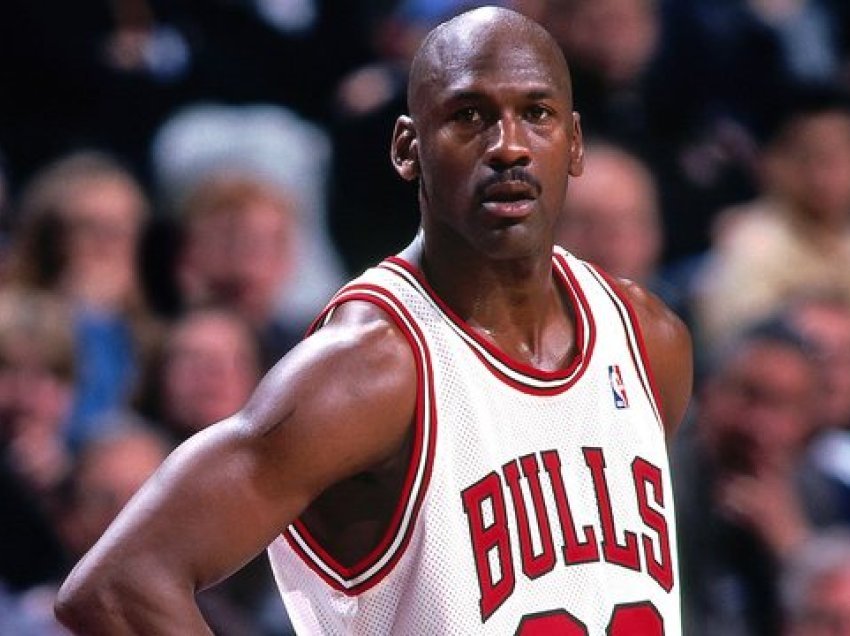 Fanella e Michael Jordan shitet në ankand për 4.3 milionë euro