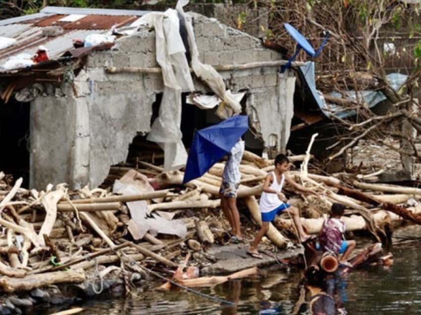 Autoritetet në Filipine urdhëruan evakuimin e popullsisë për shkak të afrimit të tajfunit