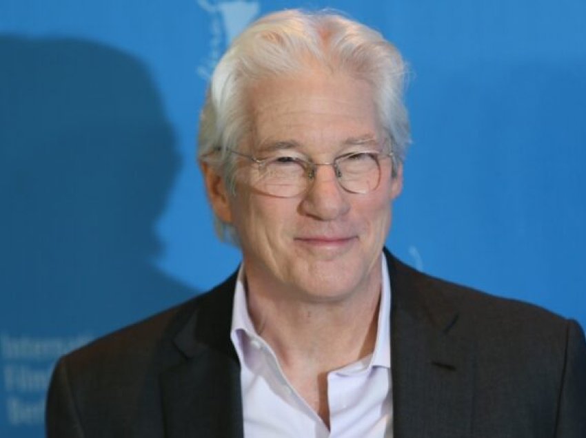 Richard Gere shet shtëpinë e tij në Konektikat për 10.75 milionë dollarë dhe transferohet në Spanjë