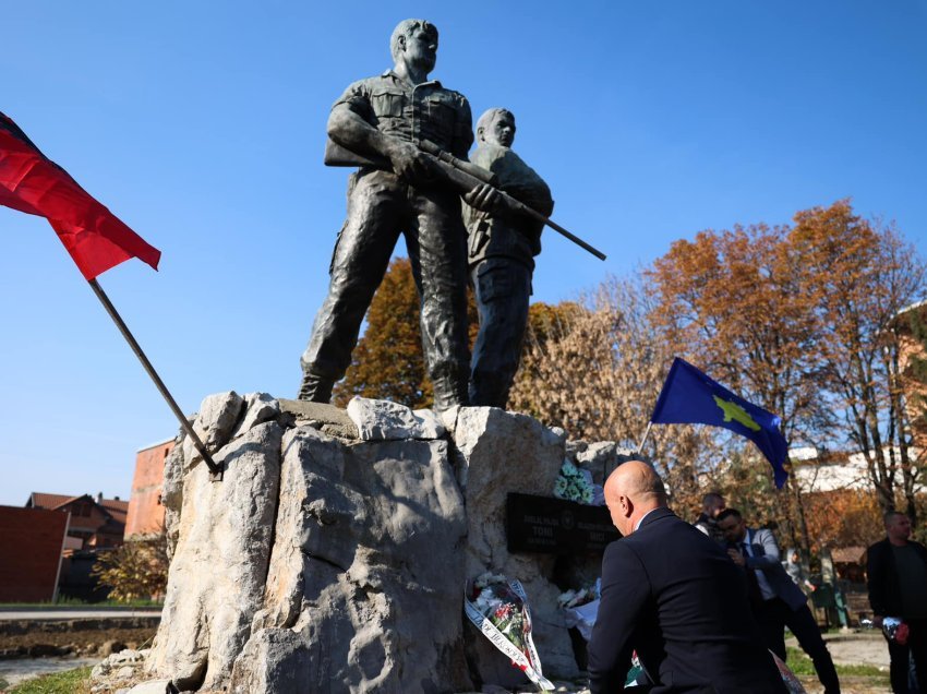 Haradinaj në Rahovec, nderon disa prej heronjve që ranë më 6 nëntor të ’98-së