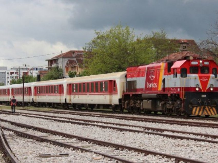 Një person në Pejë tenton të vetëvritet, i del trenit përpara 