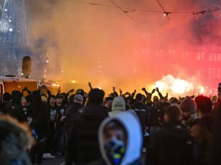 Përleshje të ashpra në Amsterdam, policia vë në pranga 62 persona