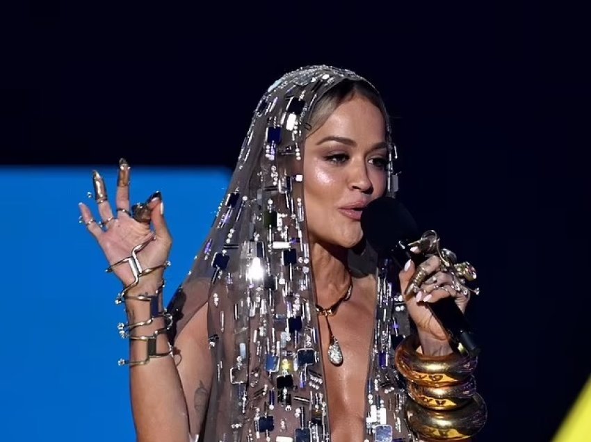 Rita Ora shkëlqen si prezantuese e ceremonisë së MTV EMA