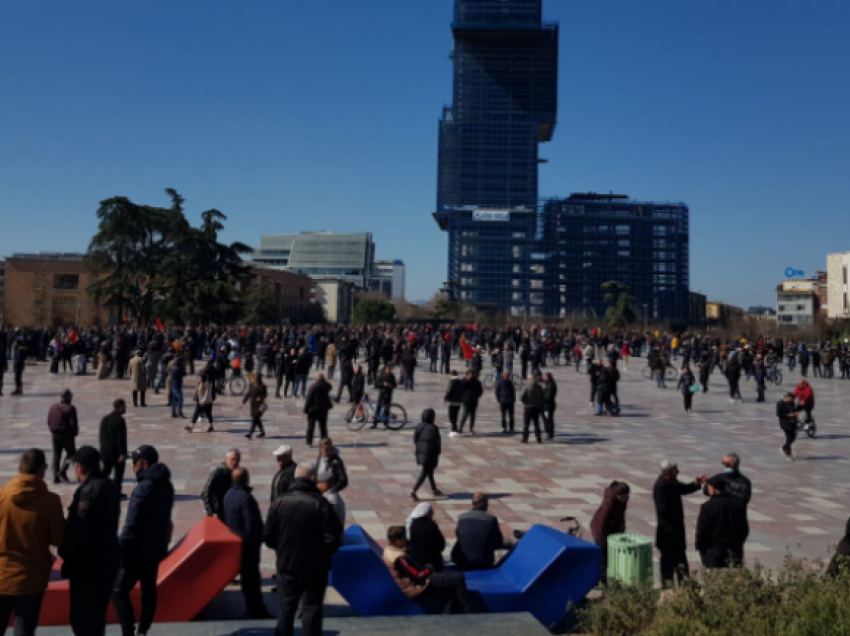 Shqipëria më shumë largime se në vitet ’90-të? Shifrat dhe propozimet për zgjidhje