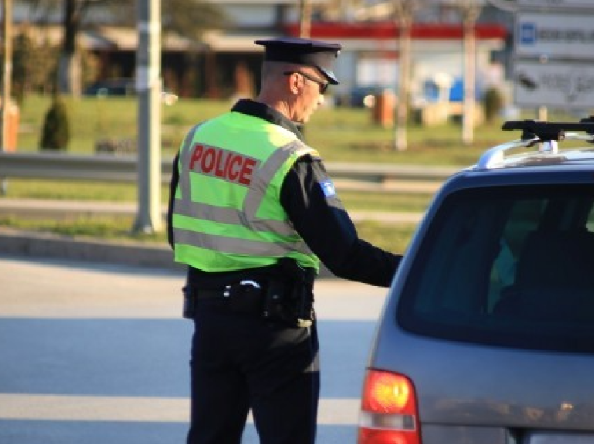 Policia shqiptoi mbi 1 mijë e 600 gjoba trafiku për 24 orë