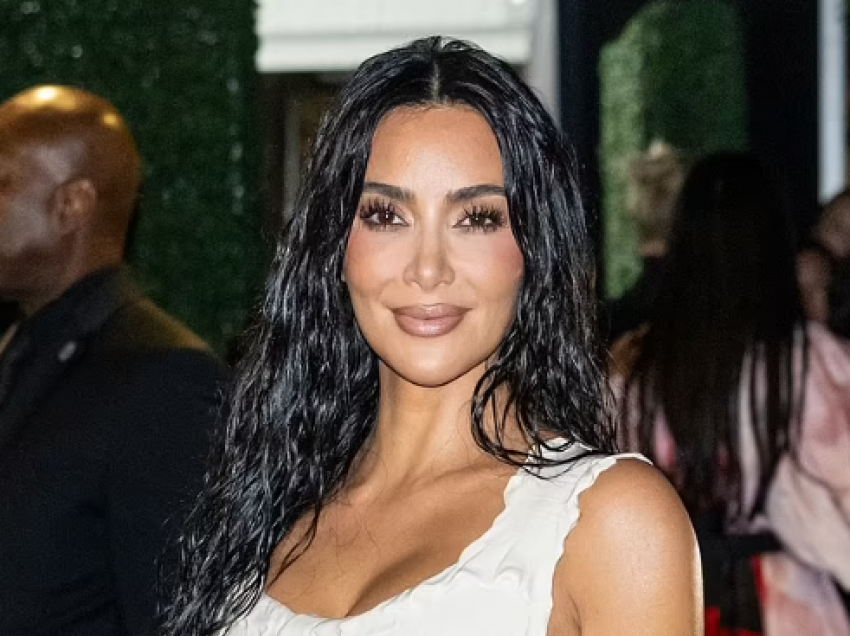 Kim Kardashian flet për mëmësinë, ndërkohë që zbulon se Kanye West nuk është afër fëmijëve