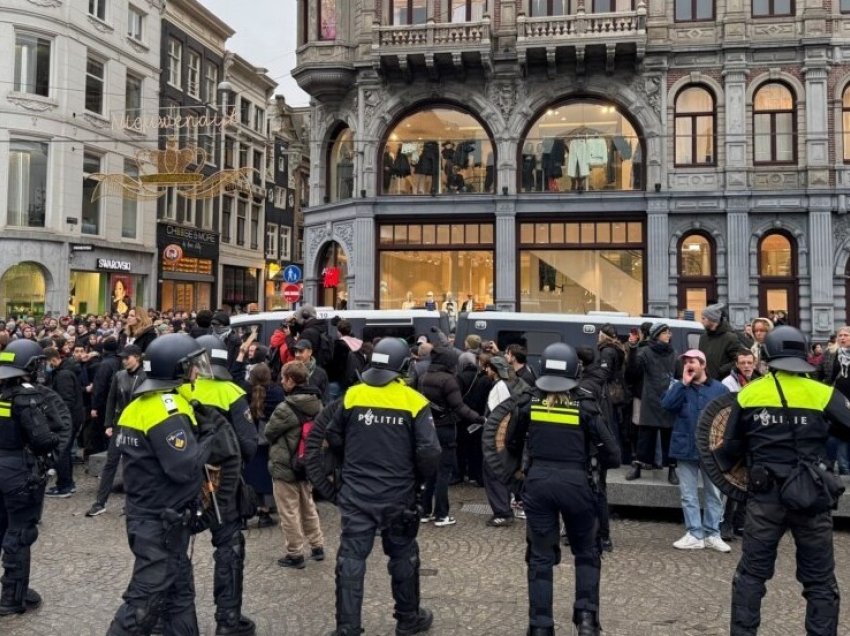 Policia holandeze ndalon protestën propalestineze, pas dhunës në futboll