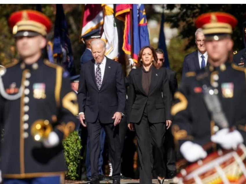 Pas humbjes, Kamala Harris shfaqet për herë të parë në publik krah Joe Biden