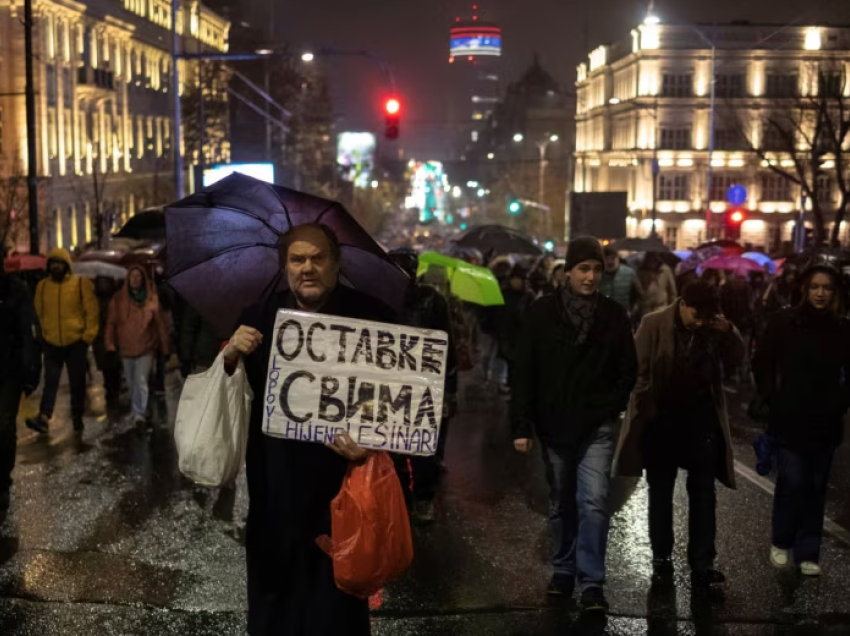 Opozita serbe kërkon arrestime dhe dorëheqje për aksidentin në stacionin e trenit në Novi Sad