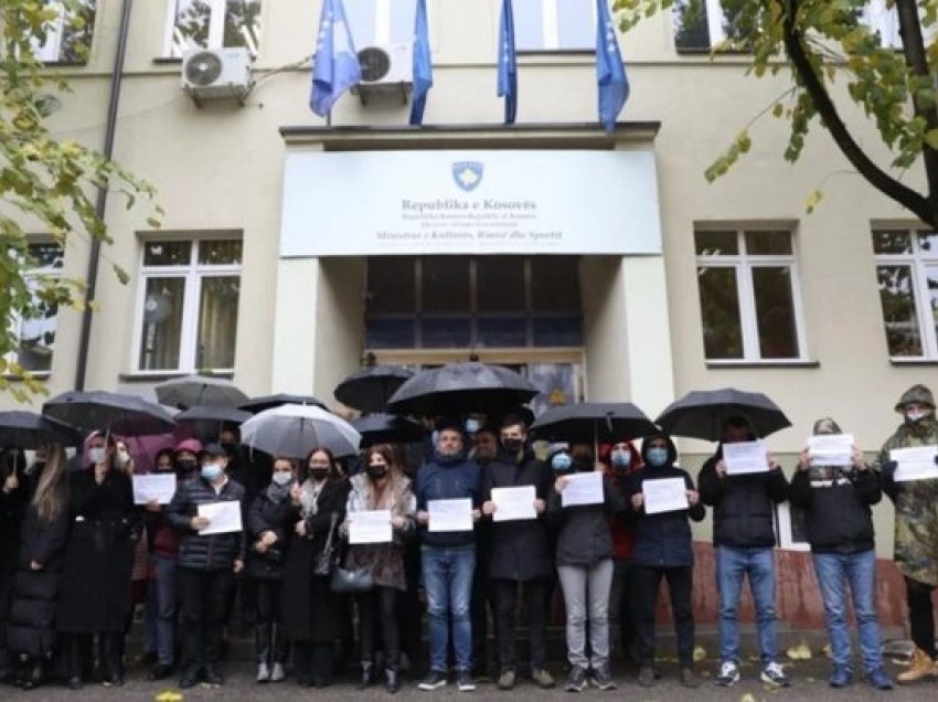 Sindikata e MKRS-së proteston në heshtje, zbulohet arsyeja