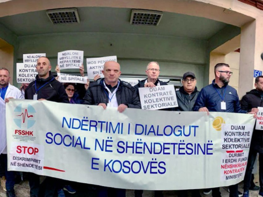 ​“Ndërtoni dialogun social”, sindikalistët protestojnë para MSH-së