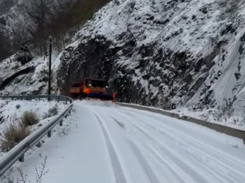 Vermoshi mbulohet nga bora - nis pastrimi i rrugëve