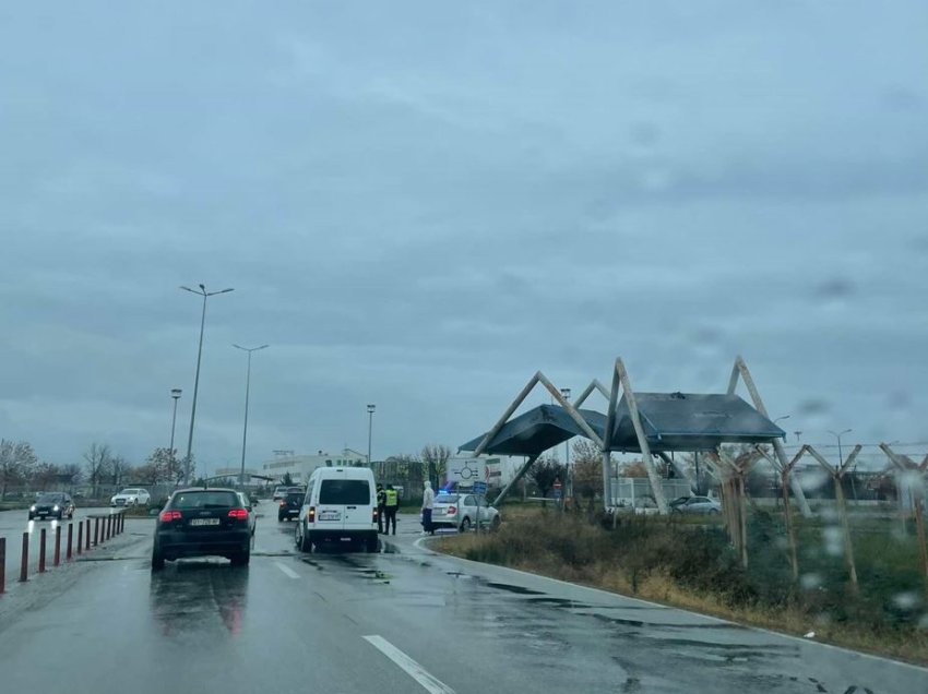 Aksident trafiku në afërsi të aeroportit të Prishtinës