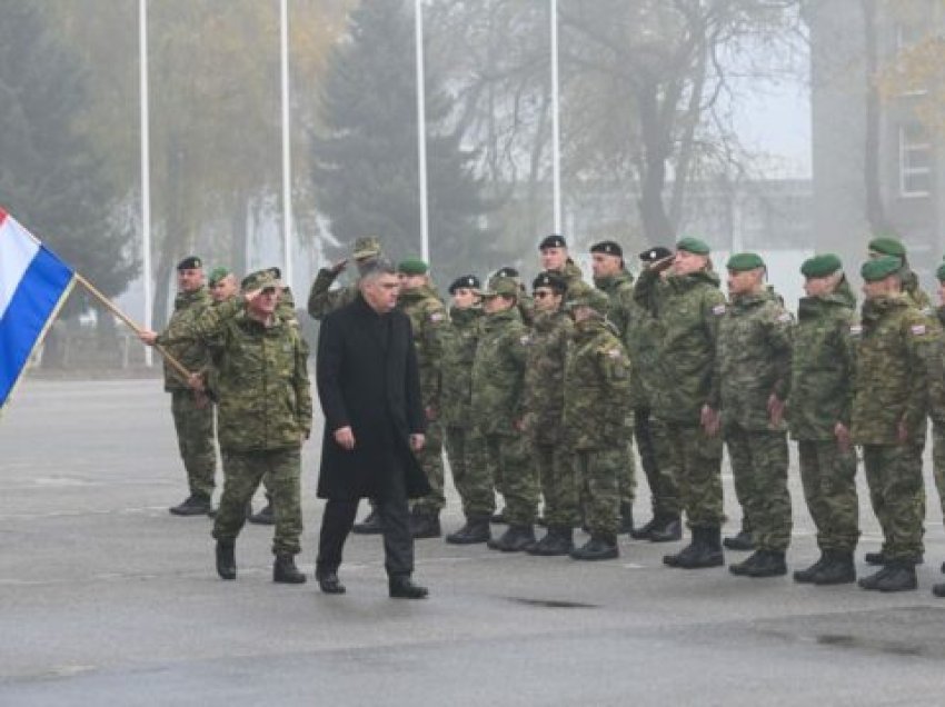 Ushtarët kroatë nga Kontigjenti 42 nisen për Kosovë, kjo është porosia e fuqishme e Millanoviqit