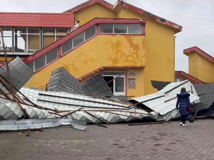 Erë e fortë dhe reshje shiu gjatë natës, disa zona të Shkodrës pa energji elektrike! 