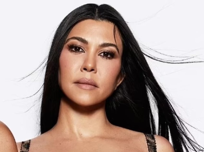 Kourtney Kardashian mahnit fansat me paraqitjen në reklamat e ‘Skims’