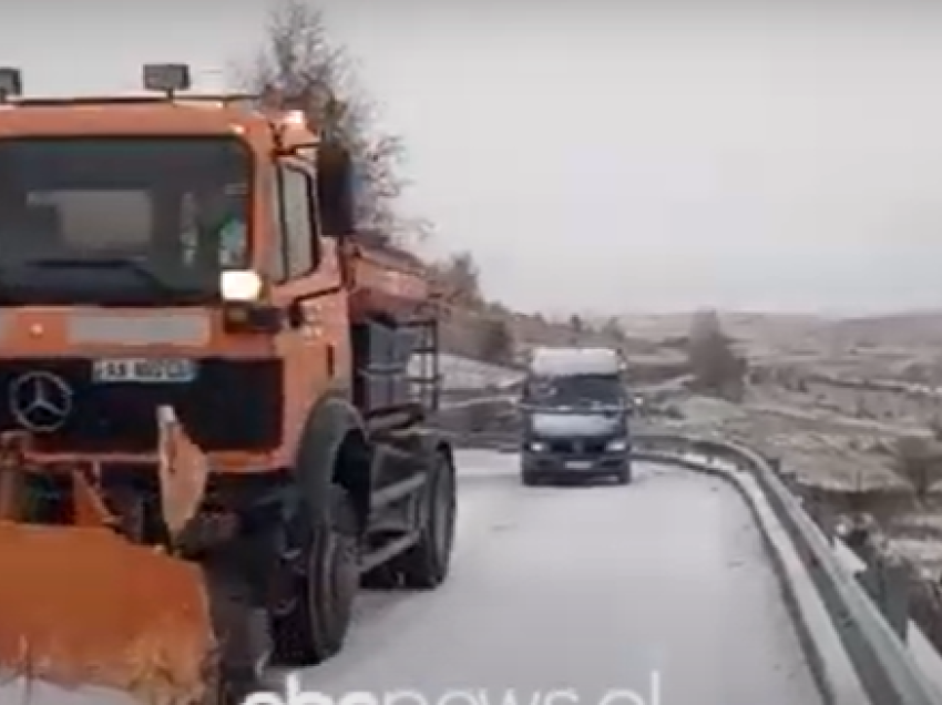 Rruga Kukës-Shishtavec bllokohet nga shembja e gurëve, disa zona pa energji elektrike