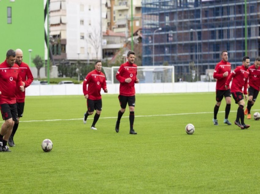 Në Fier organizohet turneu i futbollit mes veteranëve