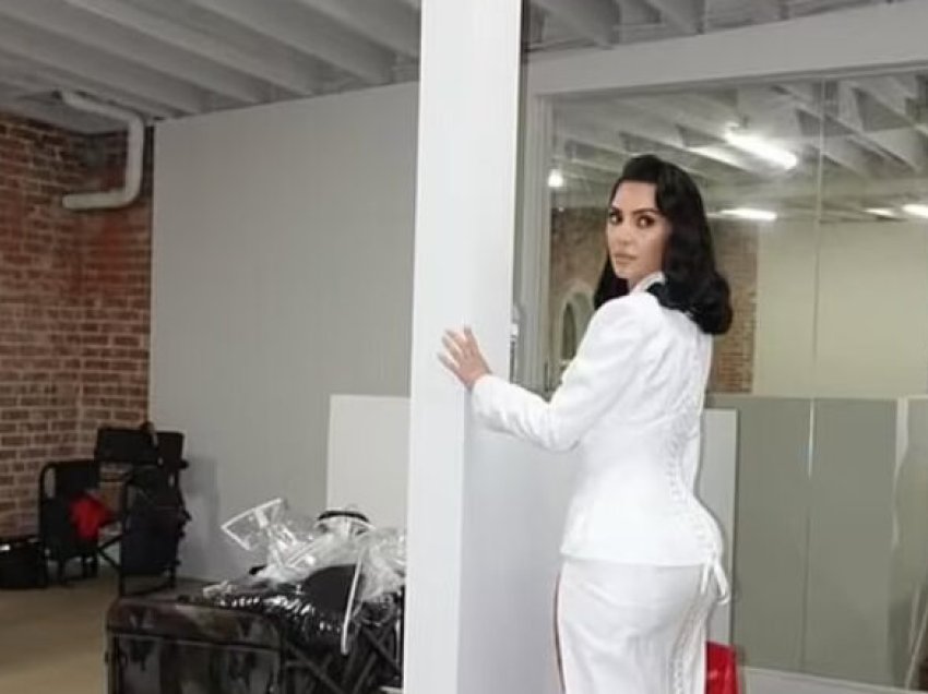 Kim Kardashian akuzohet për ‘photoshop’ në postimin e fundit