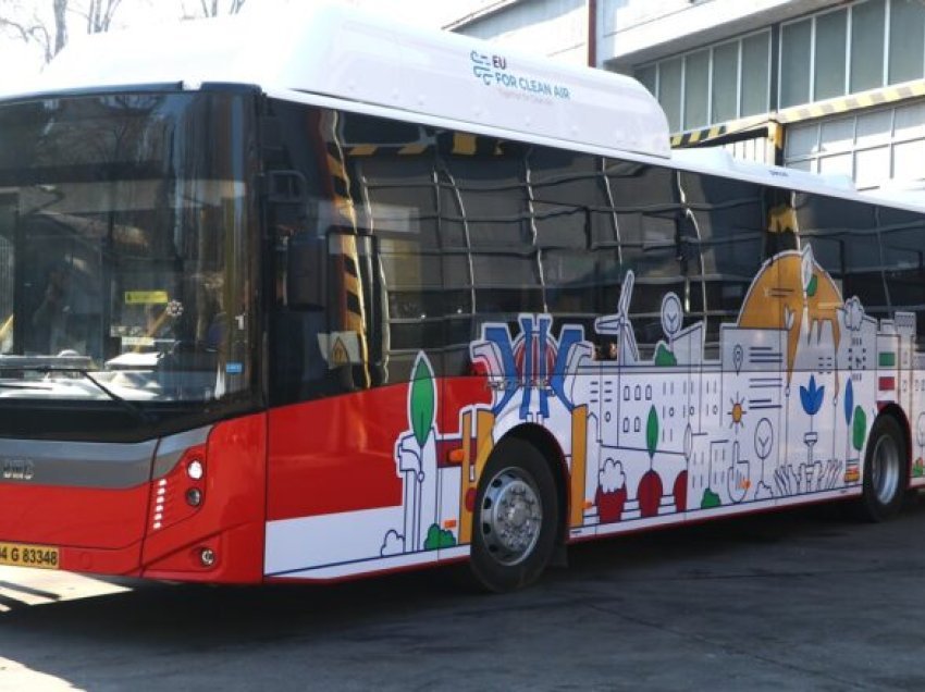 Gabime drejtshkrimore në gjuhën shqipe në autobusët e rinj ekologjik në Shkup, MMJPH: Do të përmirësohen para se autobusët të dalin në qarkullim