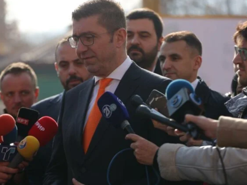 Mickoski: Qeveria dhe FSSH po shqyrtojnë mundësitë financiare për të rritur kapitacionin për mjekët amë