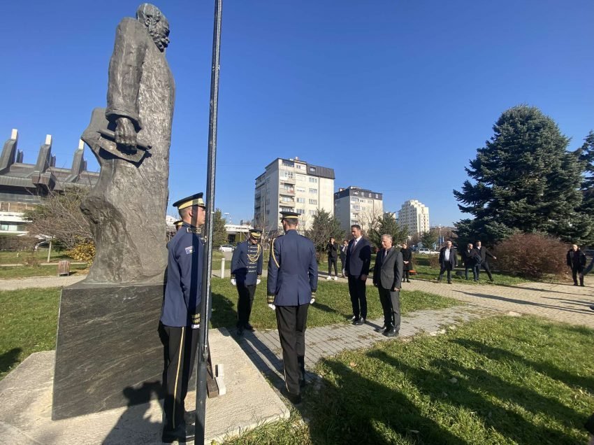 Bislimi dhe Konjufca homazhe te shtatorja e Ismail Qemalit