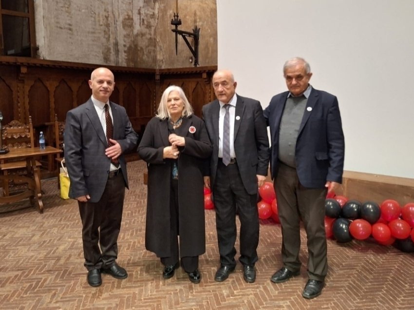 Takim historiko-letrar i Bashkimit të Shkrimtarëve dhe Artistëve Shqiptarë