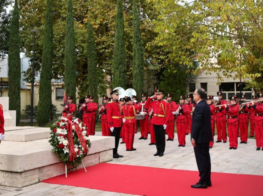 Presidenti Begaj uron Pavarësinë nga Sheshi në Vlorë: Gëzuar Ditën e Flamurit