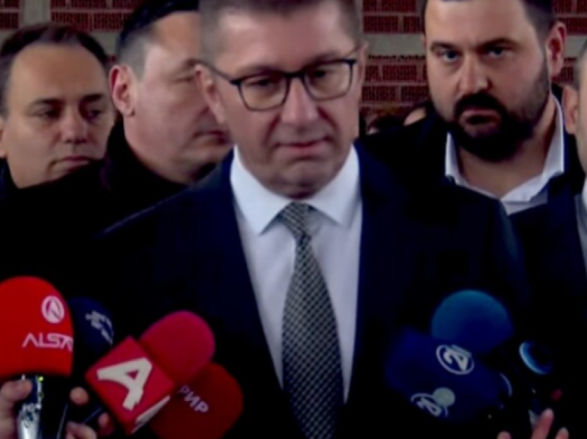 Mickoski: Dënojmë djegien e flamurit maqedonas, do t’i përgjigjemi me ashpërsi çdo tentative për destabilizim