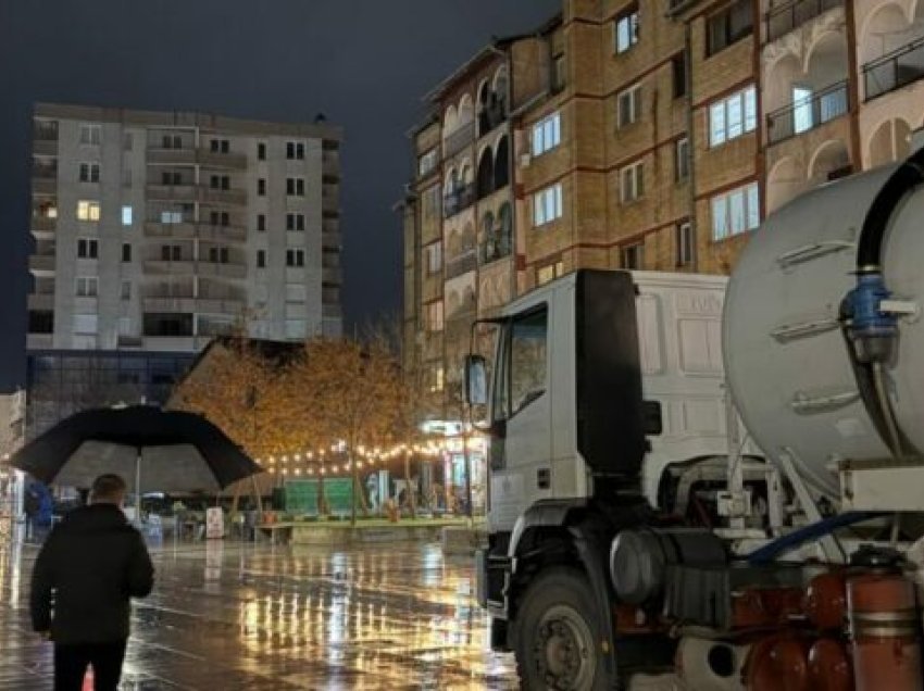 Vendoset një cisternë me ujë të pijes te Kalaja e qytetit në Vushtrri