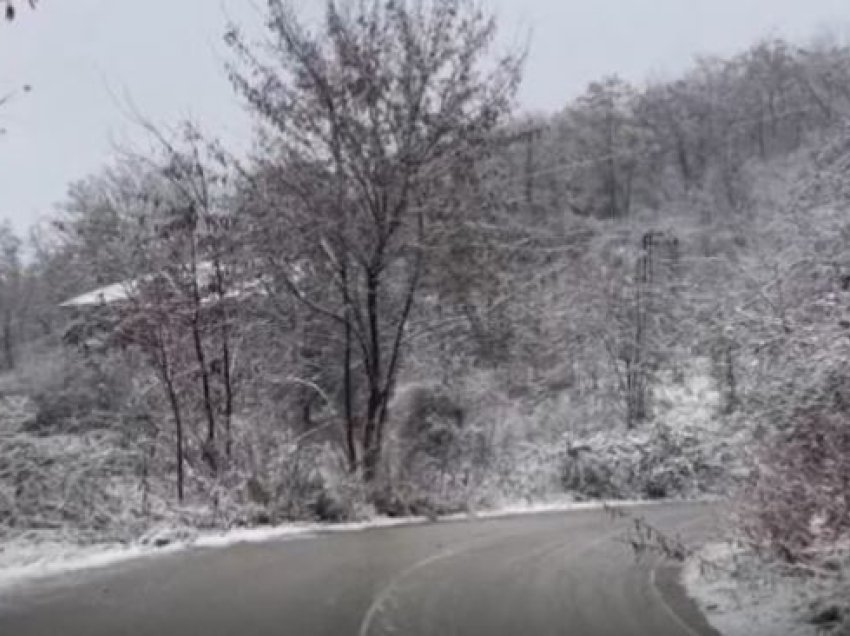 Dëbora arrin deri në 20 cm në zonat malore, Emergjencat Civile: Nuk ka probleme në akset rrugore