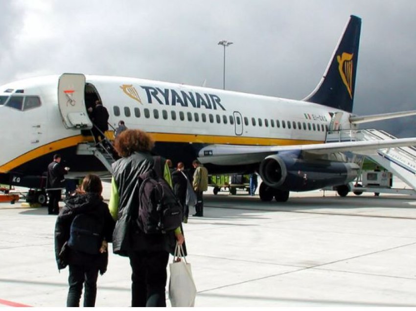 Kaos udhëtimesh në aeroportin e Bergamos, pasi gomat e avionit Ryanair shpërthejnë në ulje