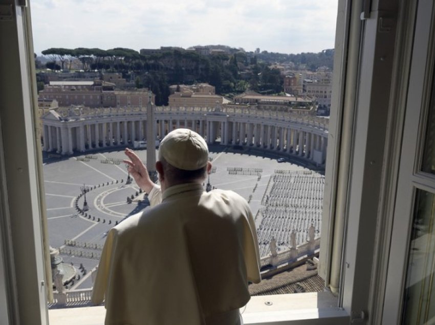 Papa Françesku kritikon mjekët që kryejnë aborte: Janë vrasës!