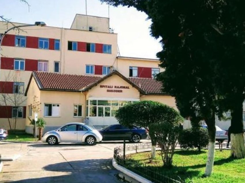 Po kryente punime, rrëzohet nga çatia 49-vjeçari në Shkodër, dërgohet menjëherë në spital